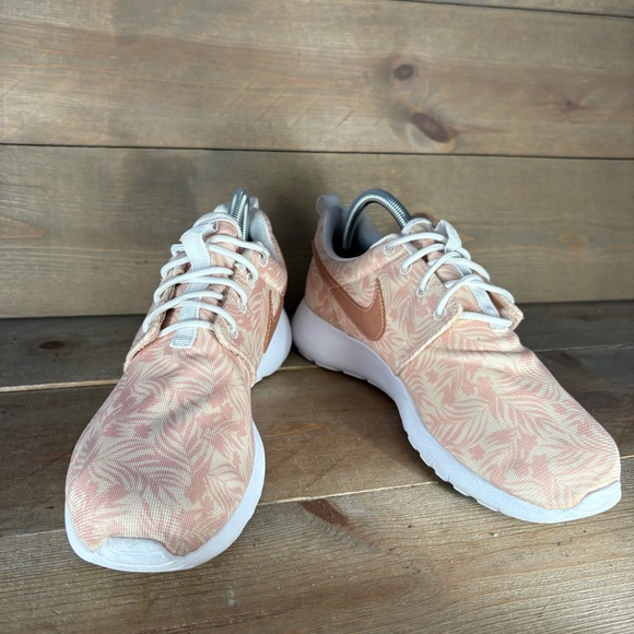 nike roshe one womens size 8.5 shoes 7Y pink floral running sneakers - Picture 3 of 7
